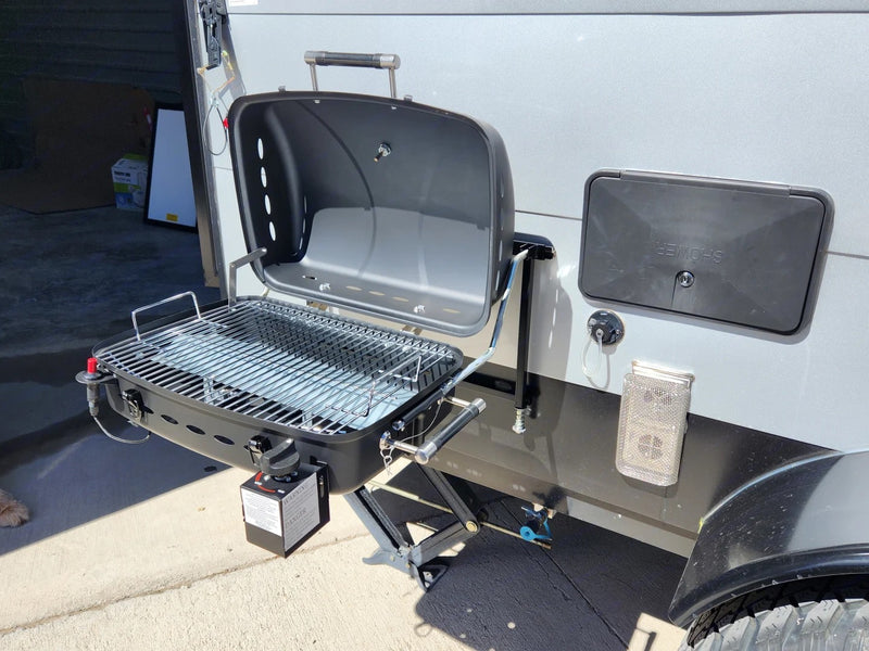  and an outside shower.|Explore this pop-up RV rental interior — photo 12