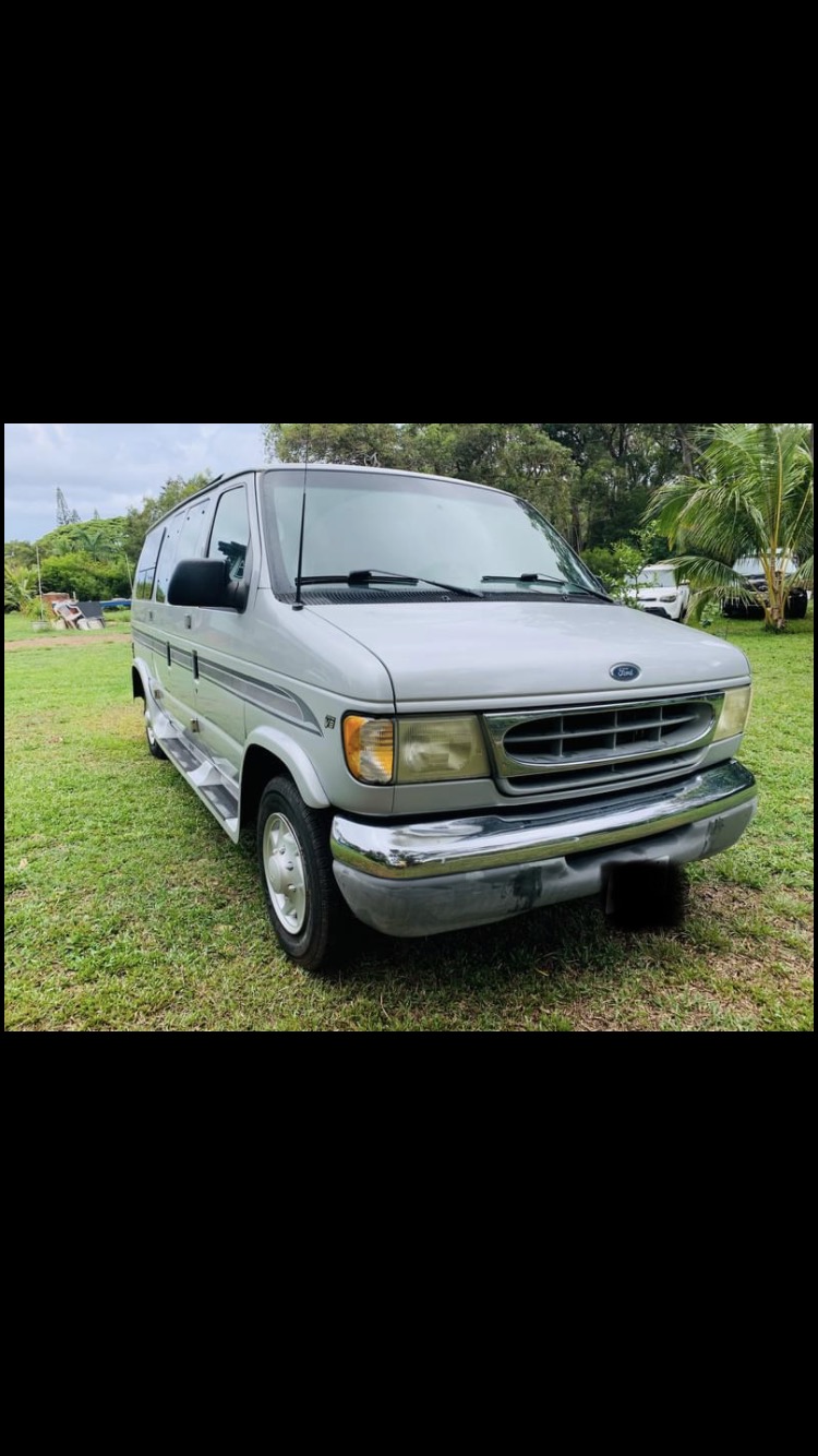 This gray Ford Econoline van is ready for your RV rental adventure. Perfect for road trips and exploring. — photo 15