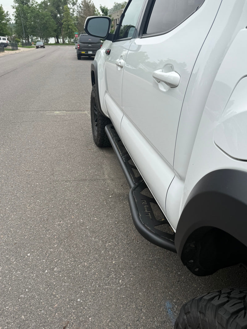 White pickup truck on asphalt with rugged running boards. Ready for adventures or towing your next rv rental. — photo 19