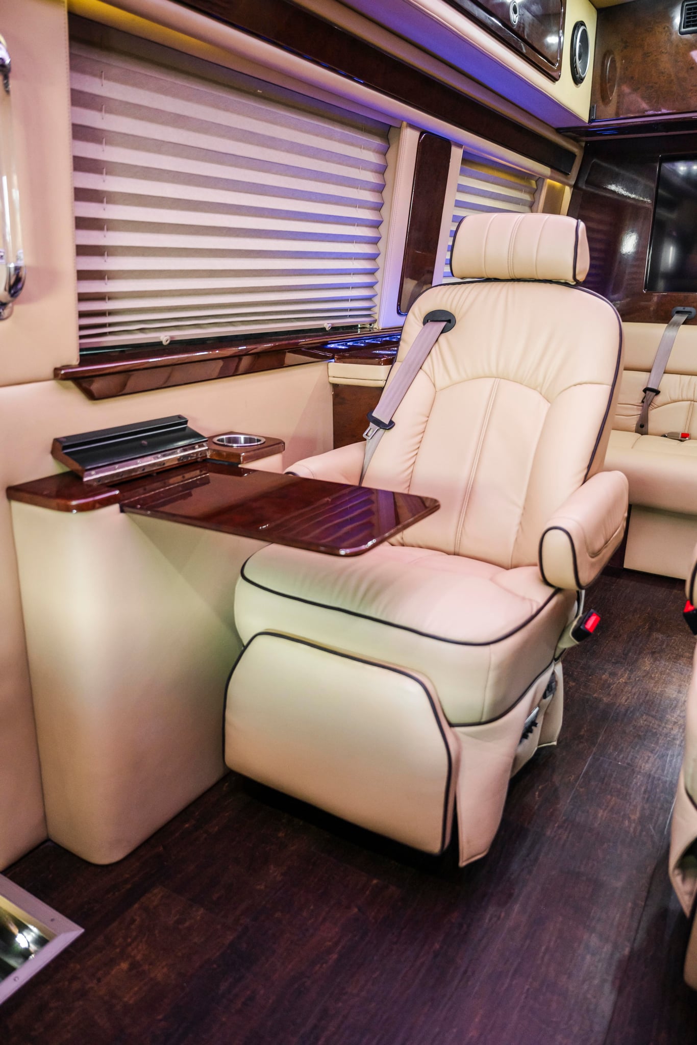  and a small light on a beige interior panel — photo 20