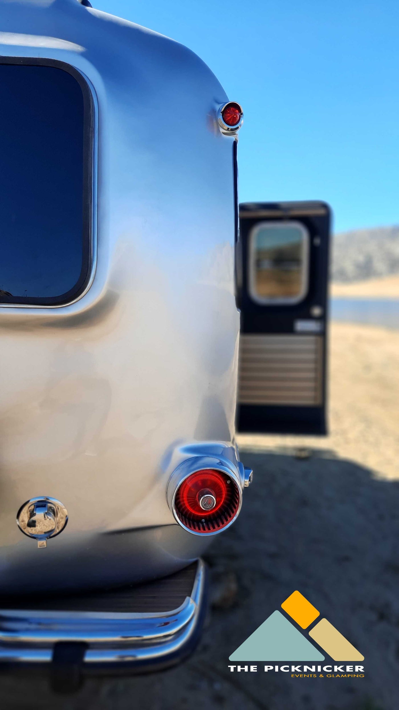 A classic Airstream RV rental, perfect for glamping by the lake. Enjoy outdoor adventures! — photo 14