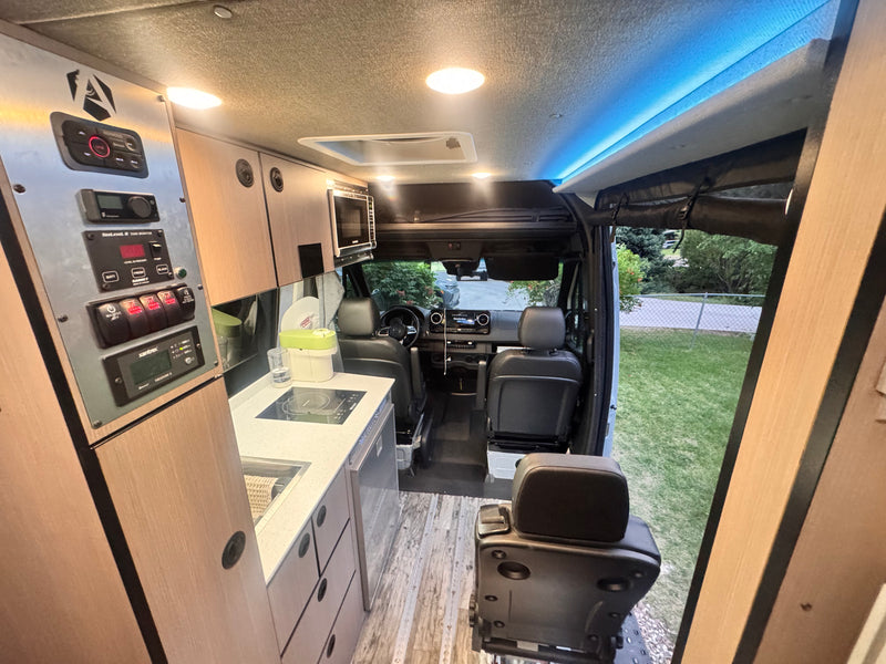 Off-Grid 2022 Sprinter 4x4 "BAM" [ Family and pet friendly — photo 4