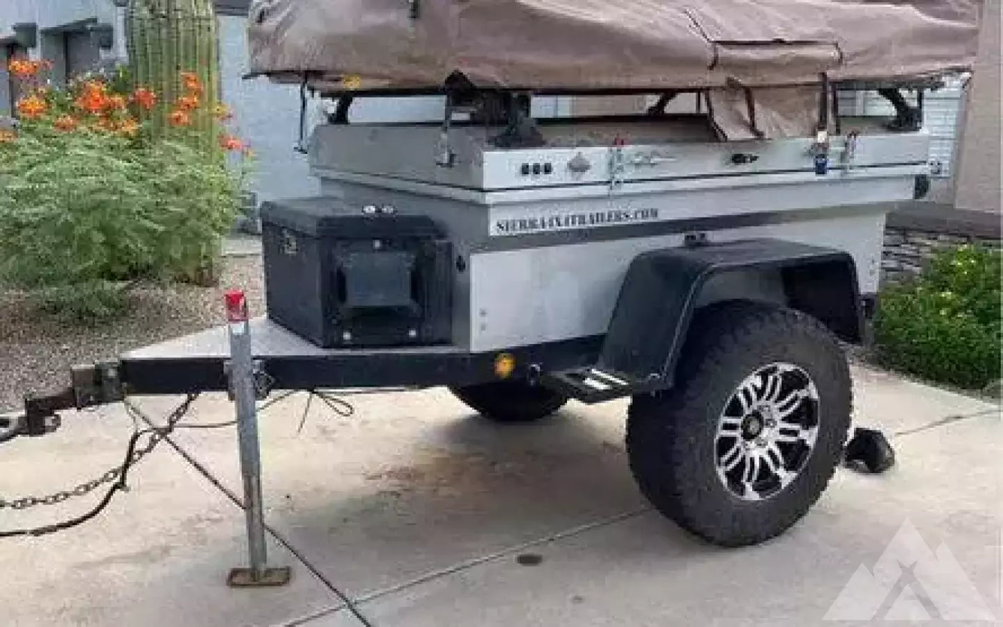 EEZI-AWN globe trotter roof top tent — used rooftop tents for sale (photo 2)
