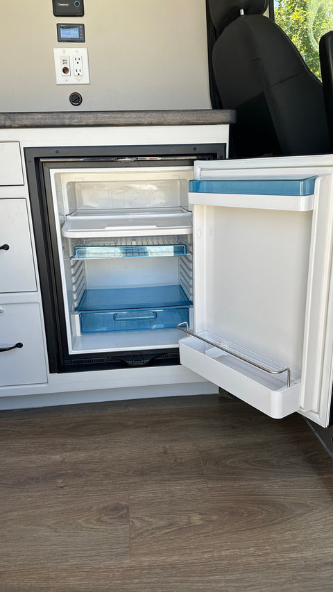 2024 CamperVan "Sunny" OFF Grid Heat AND AC - 5 seatbelts! — photo 4