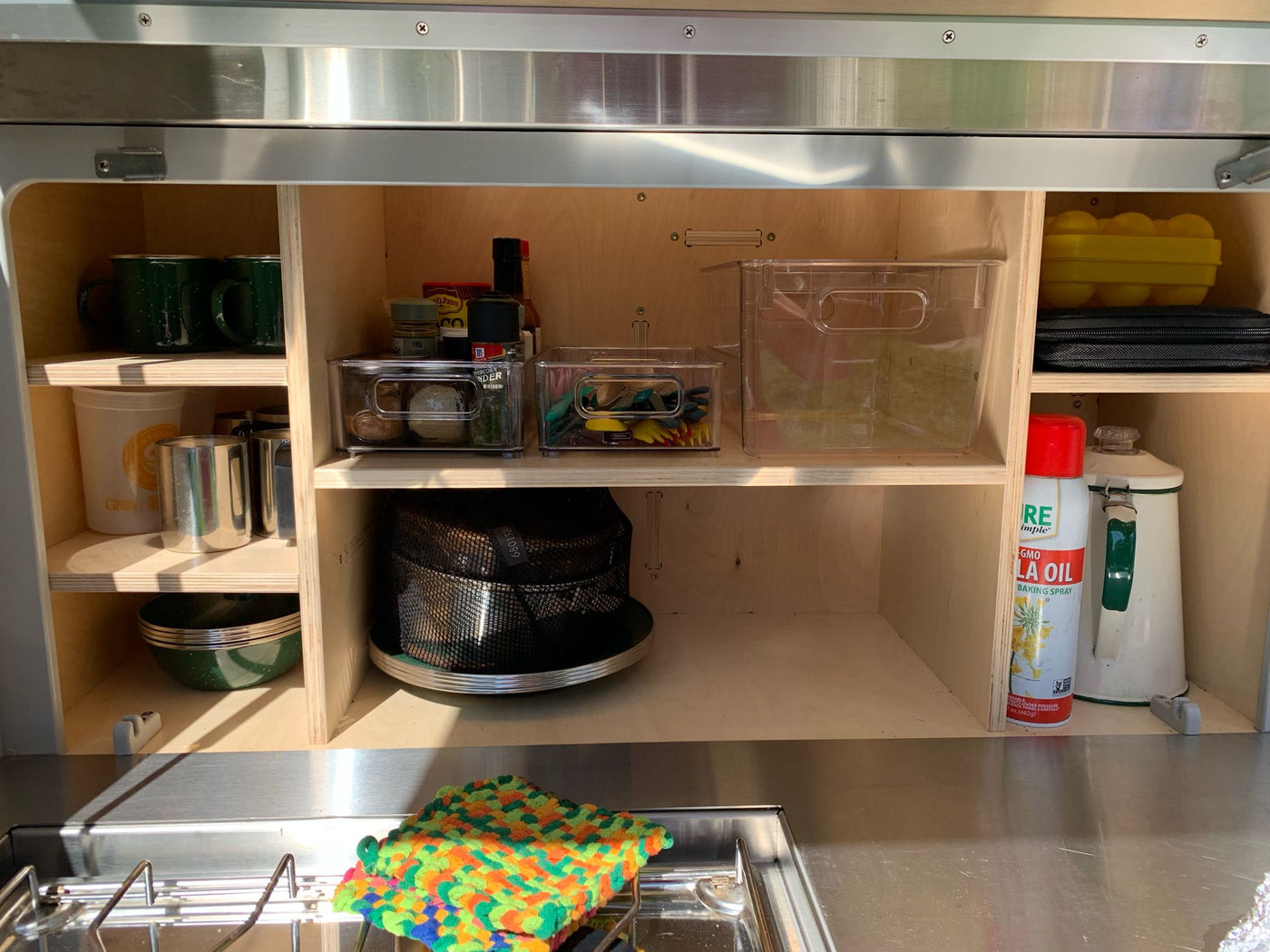  and a fold-down table — photo 7