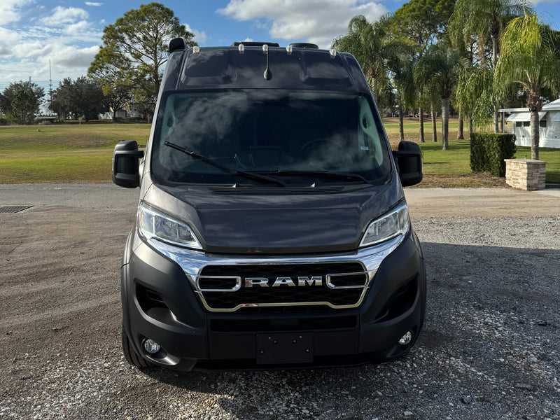  fully equipped with a Thule awning — photo 4