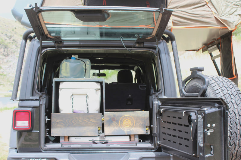 Open Jeep Wrangler with overland storage, cooler, water, and rooftop tent. Ideal for your next RV rental camping trip! — photo 2
