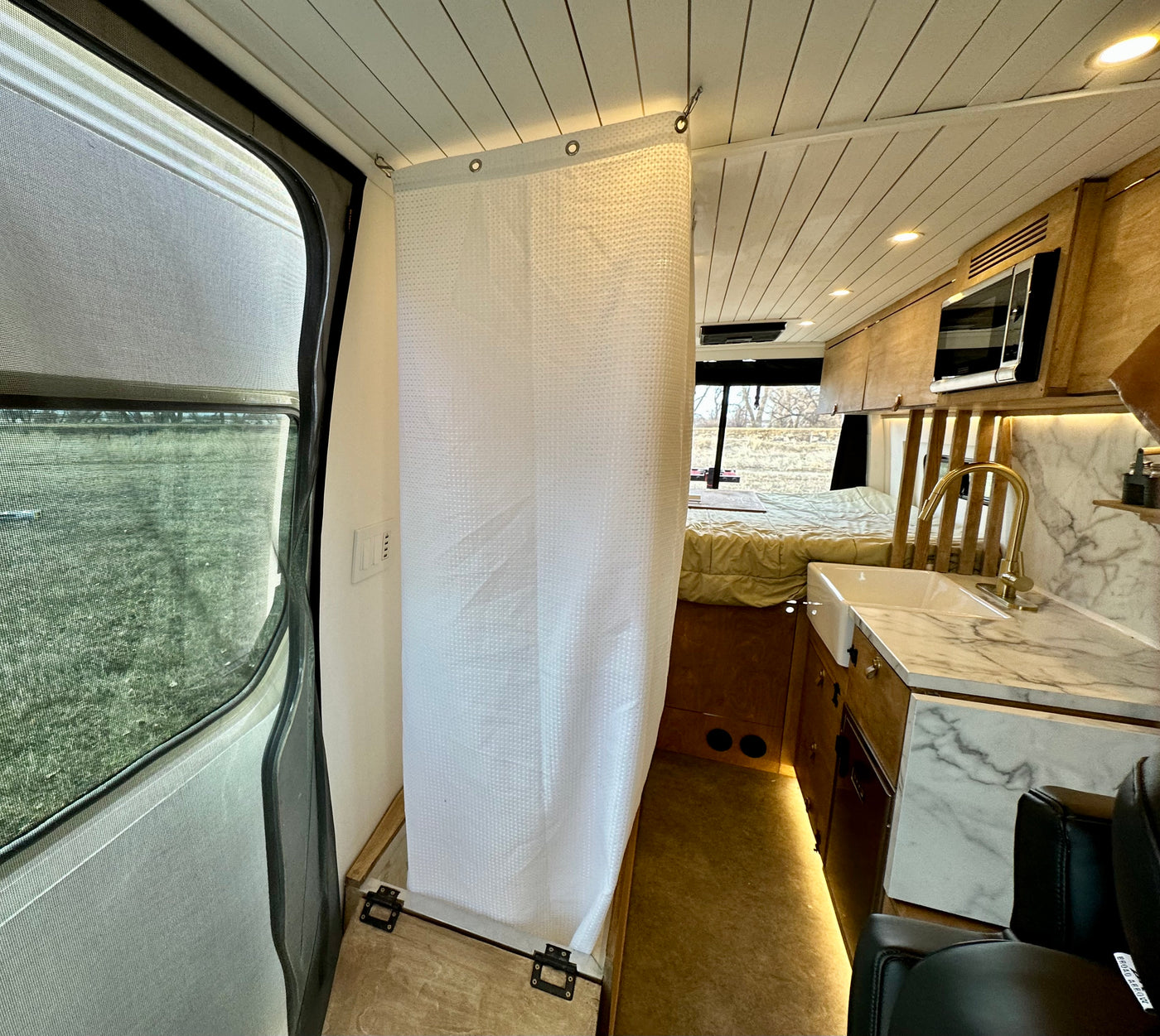 Luxury Mercedes Sprinter 4x4 Campervan “Sully” — photo 10