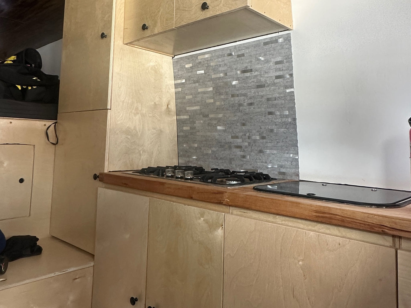  featuring a gas stovetop with pots — photo 7