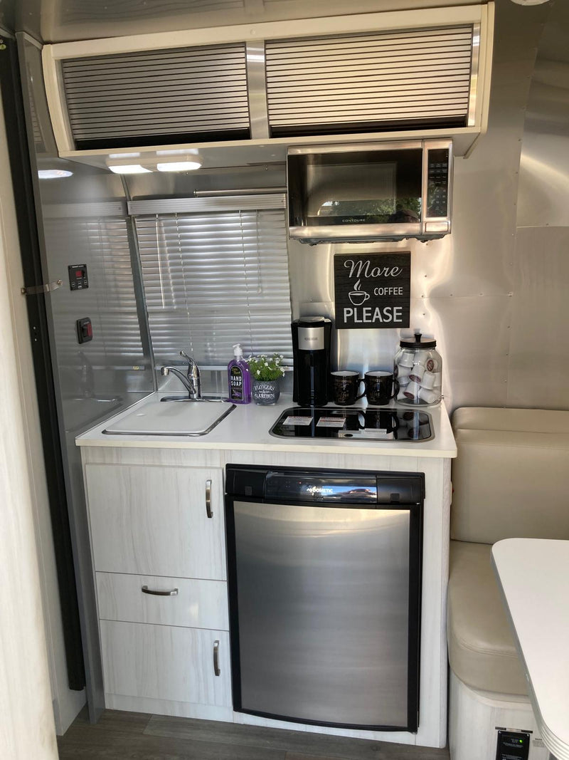  and towel bar.|RV rental interior: ceiling AC — photo 17