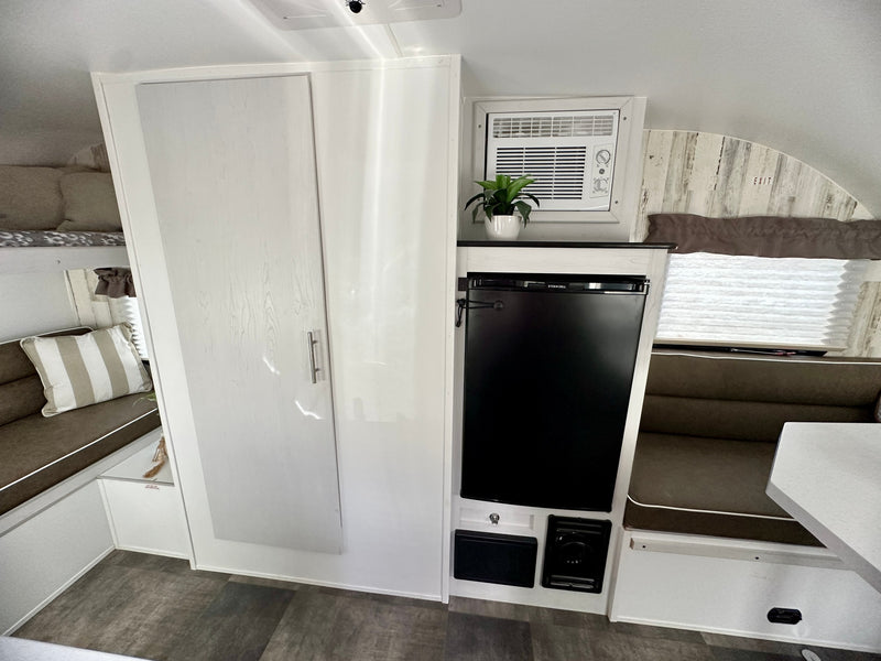  functional interior features kitchenette with stove & sink — photo 12
