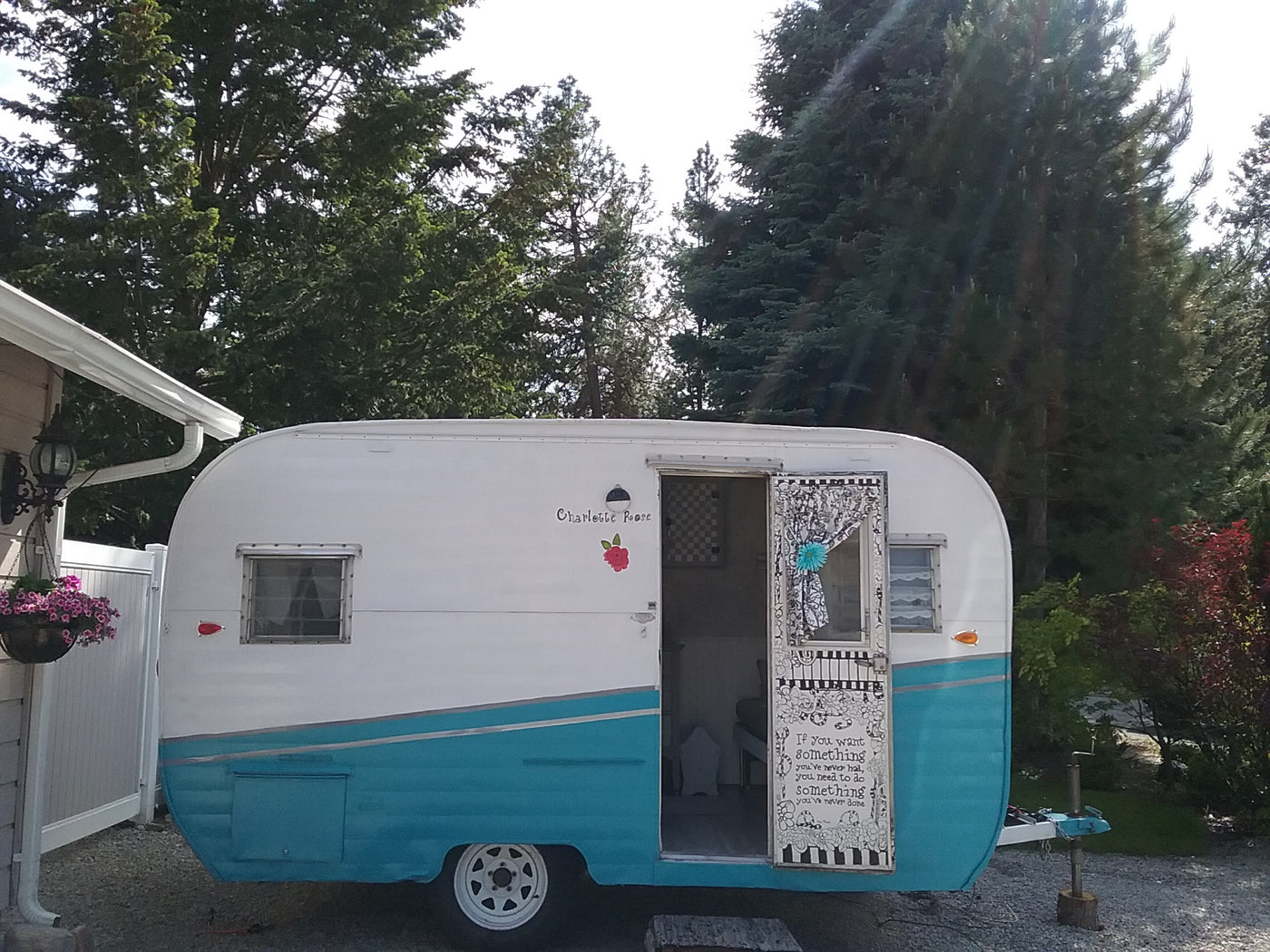 Charming vintage camper RV rental in teal & white, featuring an inspiring quote. Ready for your next adventure! — photo 7