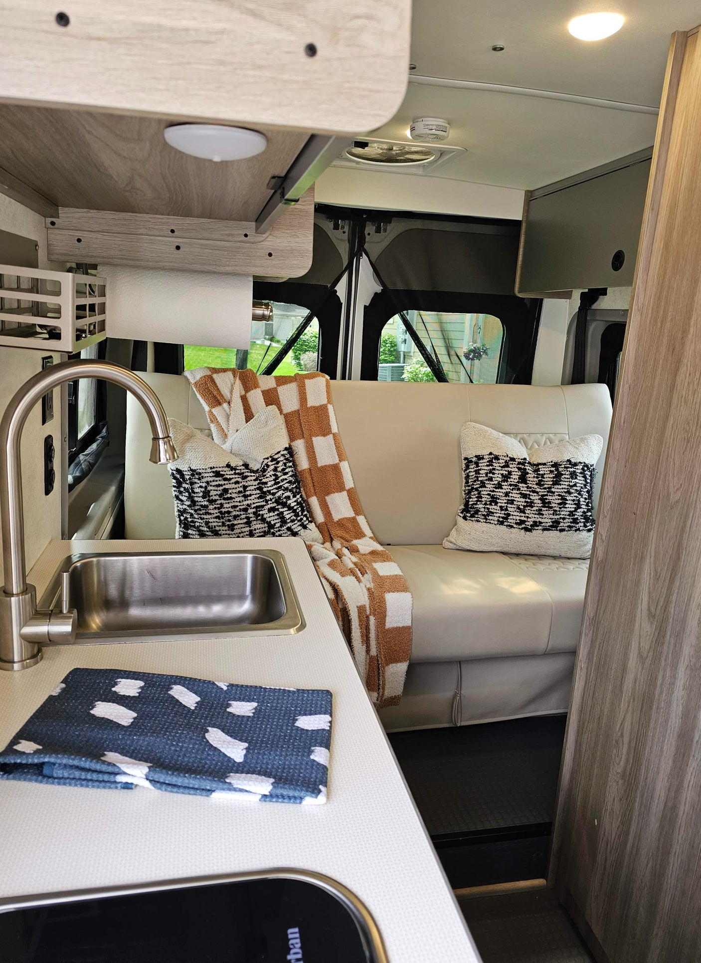 adVANture in Marge the Mini Motorhome! 6 Seats