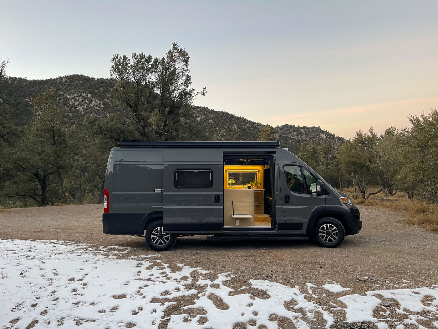 "Ruby" | 2023 Noovo Lite - Indoor Shower, Heating & AC — photo 11