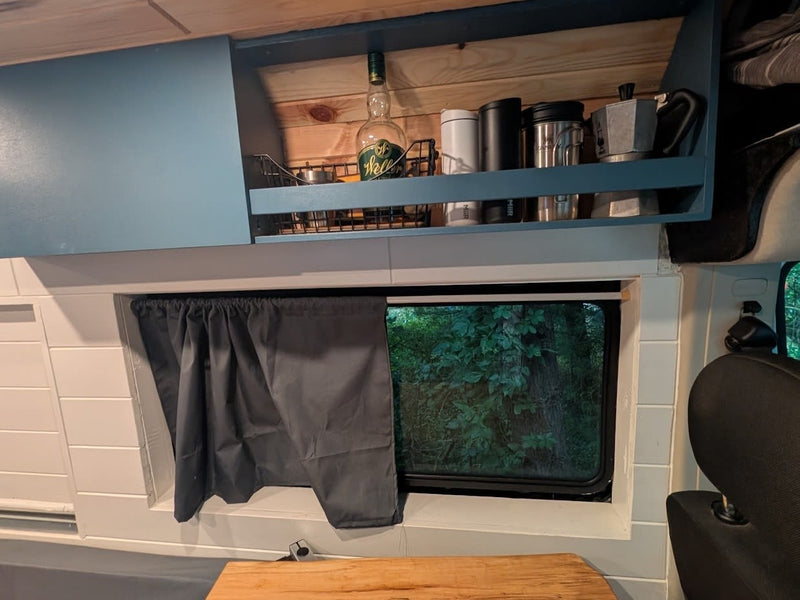  ready for a delicious outdoor meal.|Inside an RV rental — photo 7