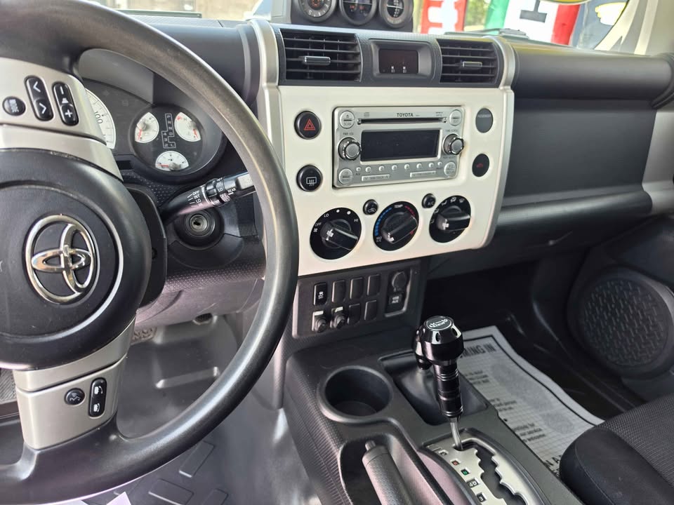 2013 Toyota FJ Cruiser · Sport Utility 2D in Denver, CO (photo 5)