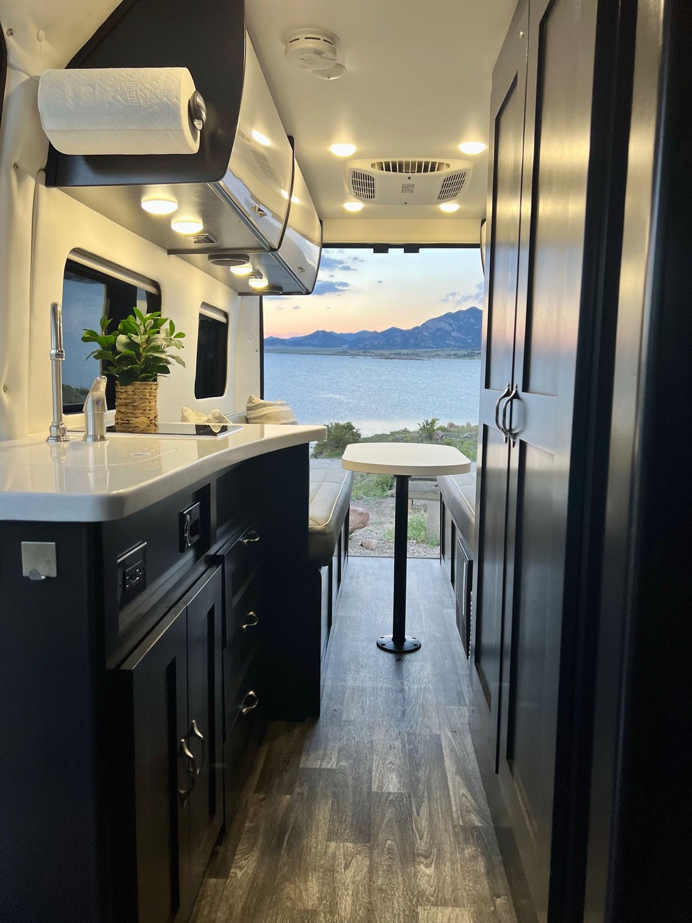  and stunning sunset lake & mountain views.|Bright — photo 12