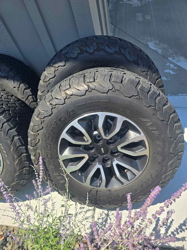 BFGoodrich All-Terrain T/A KO2 Tires on Ford Gen 1 Raptor Wheels - LT285/70R17. Good TPMS sensors in Meridian, ID (photo 3) — photo 3