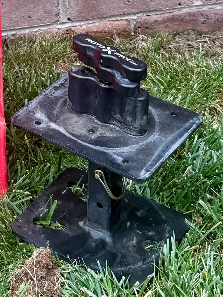 RotopaX 4-Gallon Gas Container with Jeep Tire & Pack Mount – Good Condition in Denver, CO (photo 3)