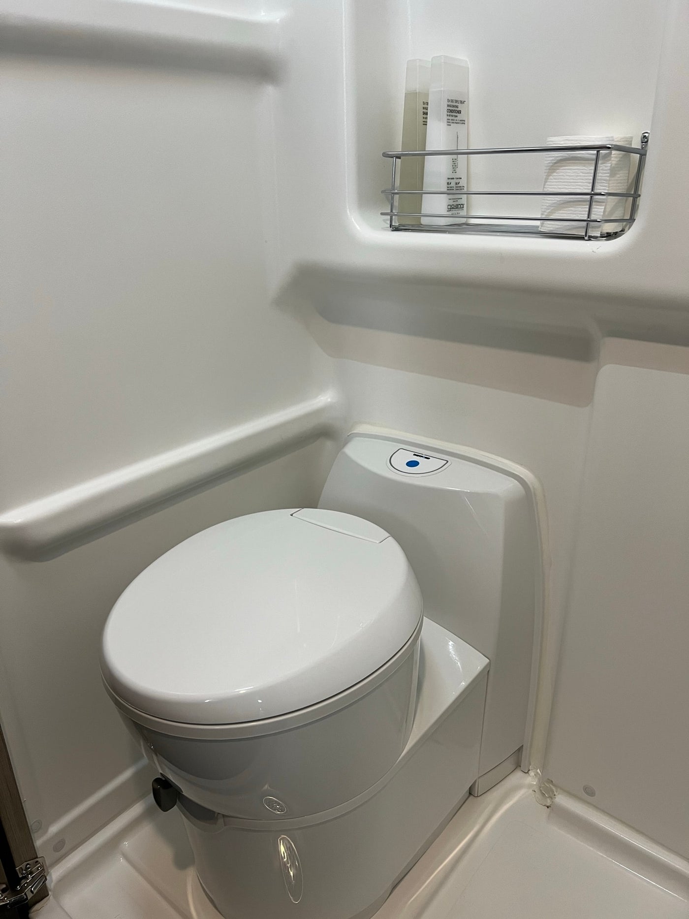  and floor mats. Note the fire extinguisher.|A sleek RV rental — photo 10
