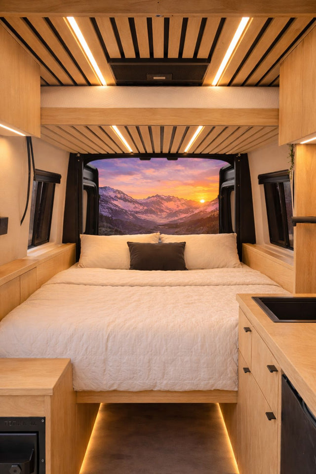 2025 Mercedes Mercedes Sprinter Adventure Van