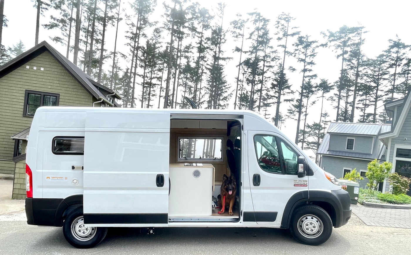 "Ramrod" 2022 Promaster, 3-4 days off grid! Hot shower! Luxury Amenities — photo 11