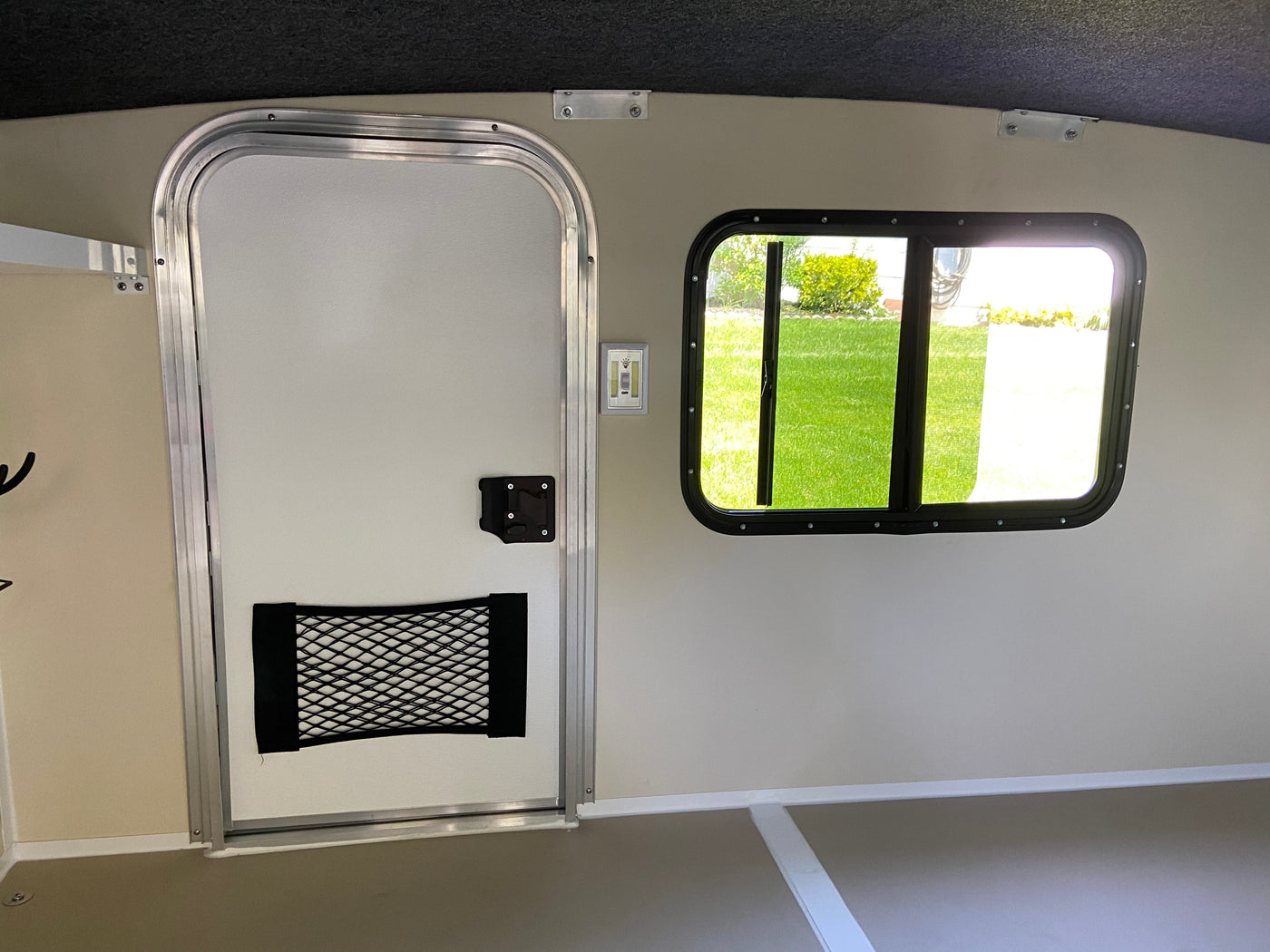2021 Runaway Campers Rangerunner - Pets Welcome! — photo 4