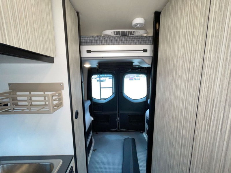 2024 4WD Winnebago Revel 44E "Jane" Unlimited Miles Montana + Starlink — photo 14