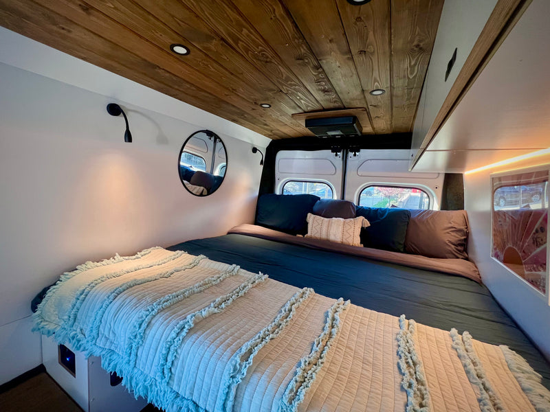 Chappie – GeoTrek Off-Grid Campervan | AC | Outdoor Shower | Toilet — photo 7