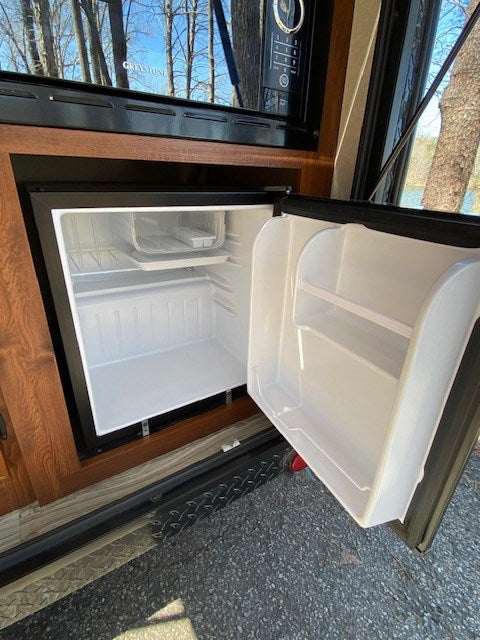 Ready-to-use mini-fridge & microwave in an RV rental. Essential kitchen amenities for your trip.