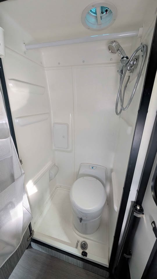  toilet — photo 6
