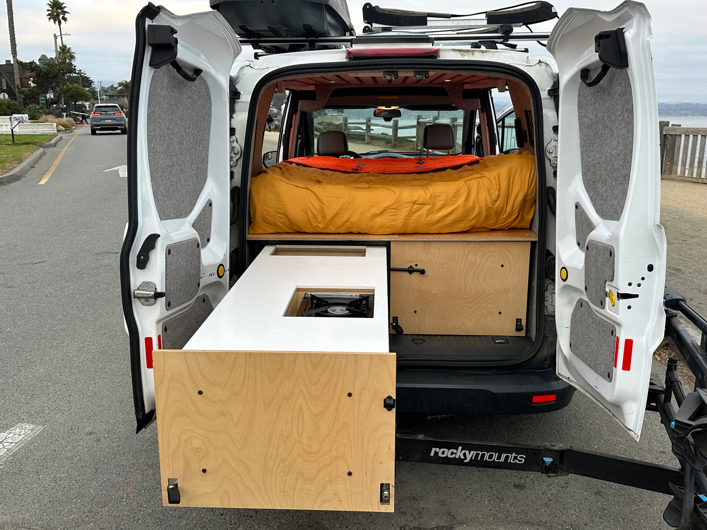 Transit Connect Micro Camper- Easy to drive, fully equipped! — photo 2