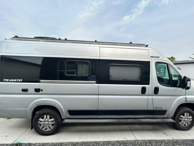  an ideal RV rental vehicle — photo 2