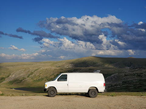 2000 Ford E250 campervan, insulated, full kitchen, pet friendly overland rental