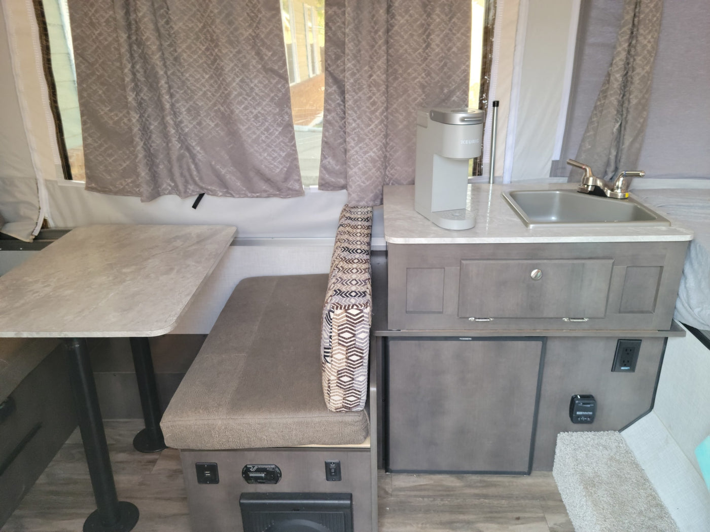  ready for camping.|A grey & white Flagstaff MAC pop-up camper fully extended — photo 4