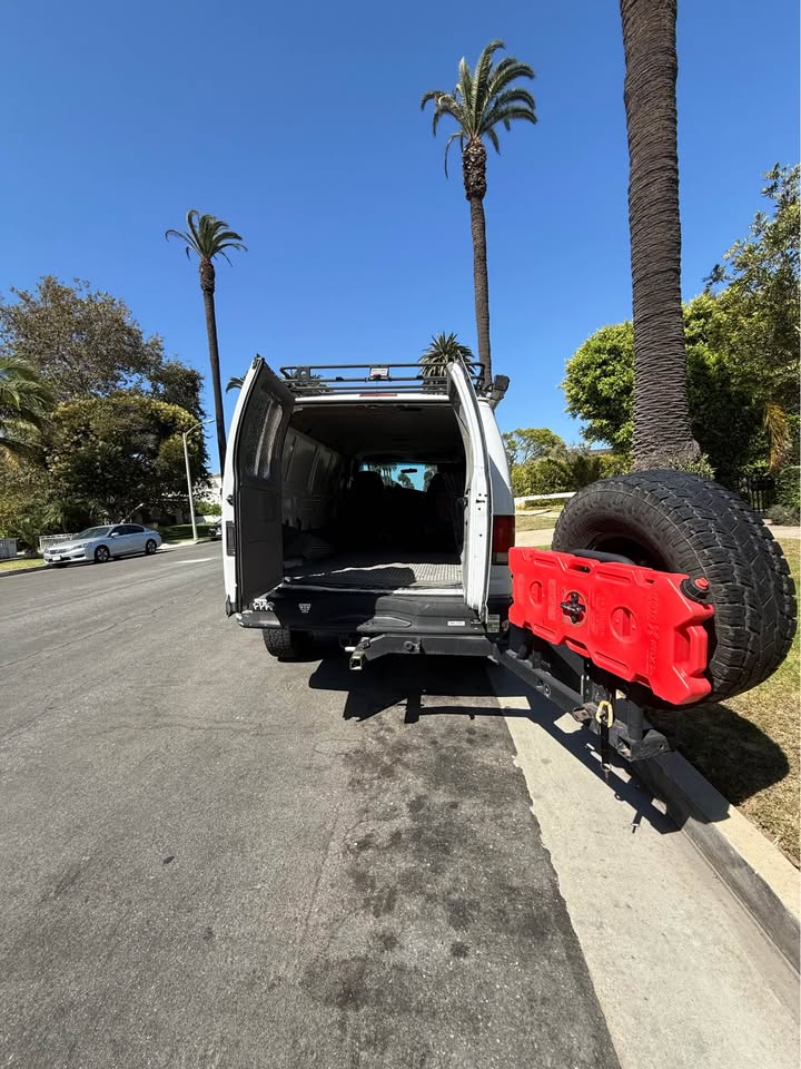 2001 Ford E250 Cargo · Quigley 4x4 in Santa Monica, CA (photo 4) — photo 4