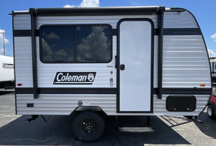 Coleman small travel trailer — photo 1