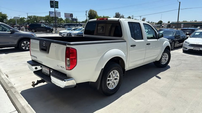 2018 Nissan Frontier Crew Cab SV Pickup 4D 5 ft in Fresno, CA (photo 8) — photo 8