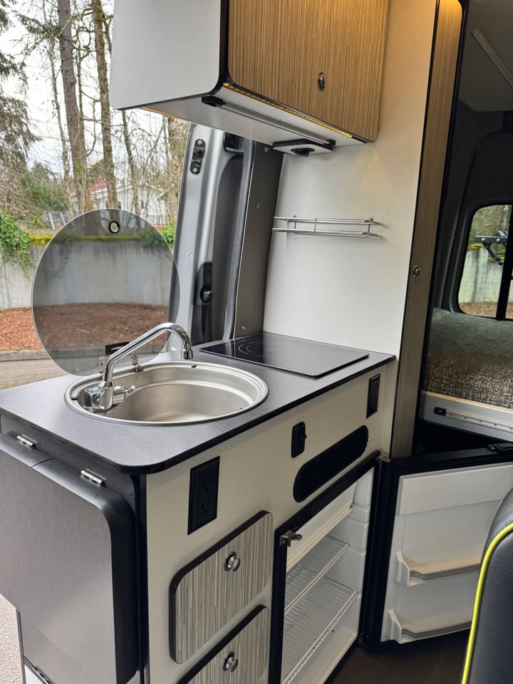 2019 Winnebago revel in Portland, OR (photo 11) — photo 11
