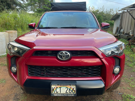 Front view: Red Toyota SUV with roof cargo bag, Hawaii plate KCT 266. Great for an rv rental road trip.
