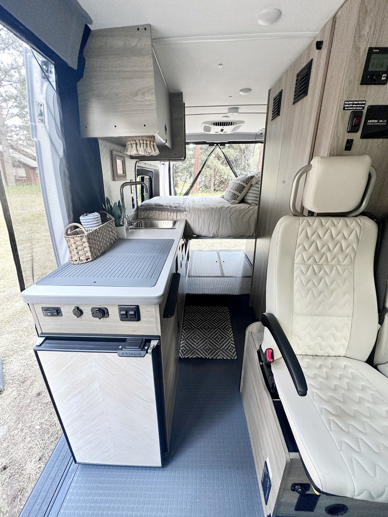  swiveling front seats — photo 12
