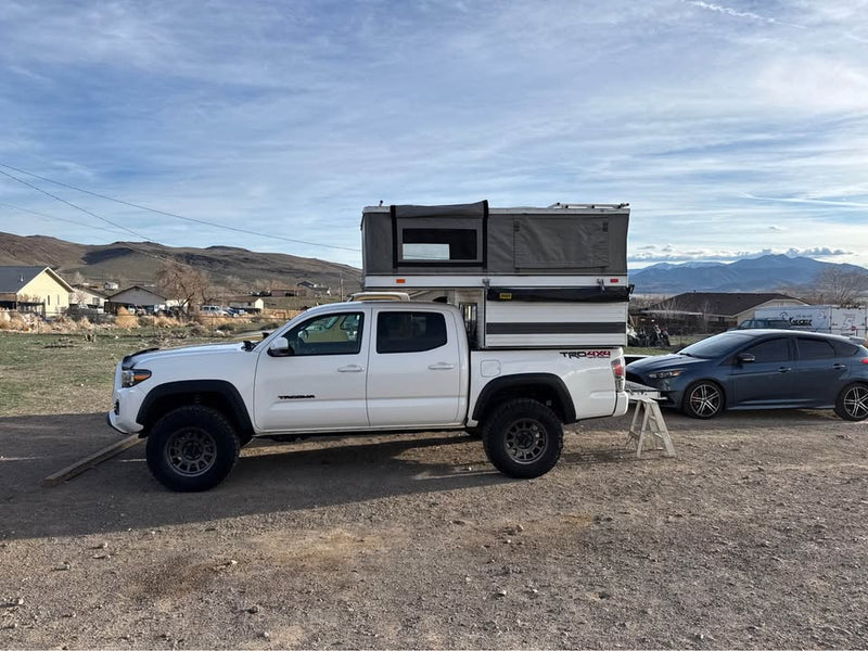Four Wheel Camper for Tacoma or Five Foot Bed Midsize Truck in Silver Springs, NV (photo 7) — photo 7