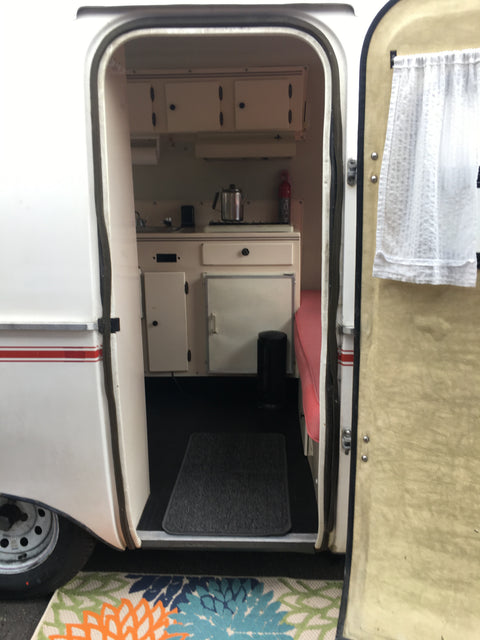 Vintage Fun for Two! 1985 Scamp Camper — photo 5