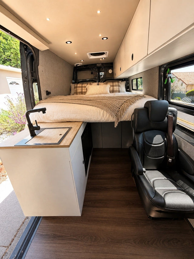 Premium 4x4 Sprinter Adventure Van | King Bed |  Hot Shower — photo 2
