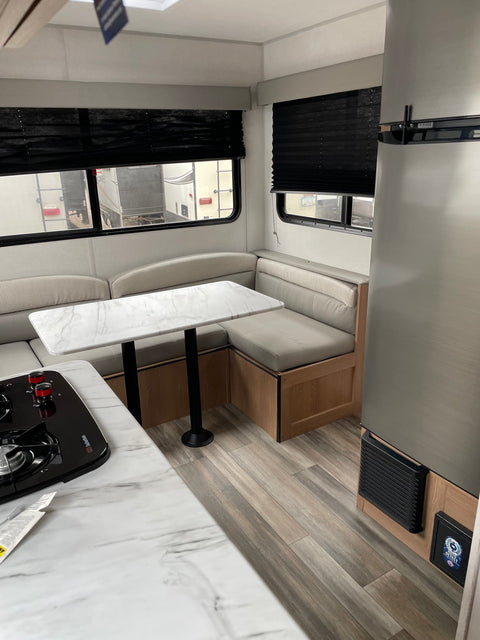 2022 Forest River Prime Time Avenger LT 16 RD overland rental