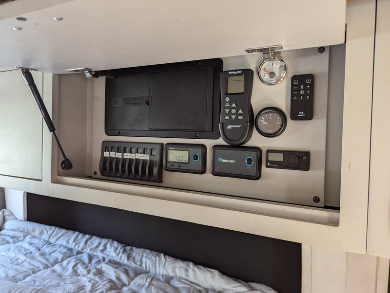 4x4 Sprinter Ultimate Adventure Van! — photo 15