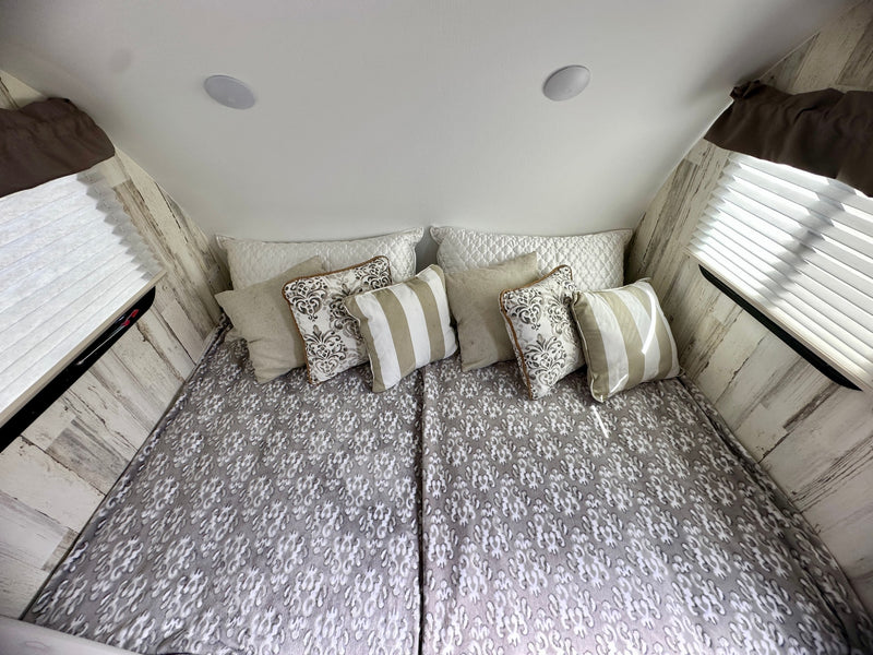  modern design.|RV rental: Bright — photo 11