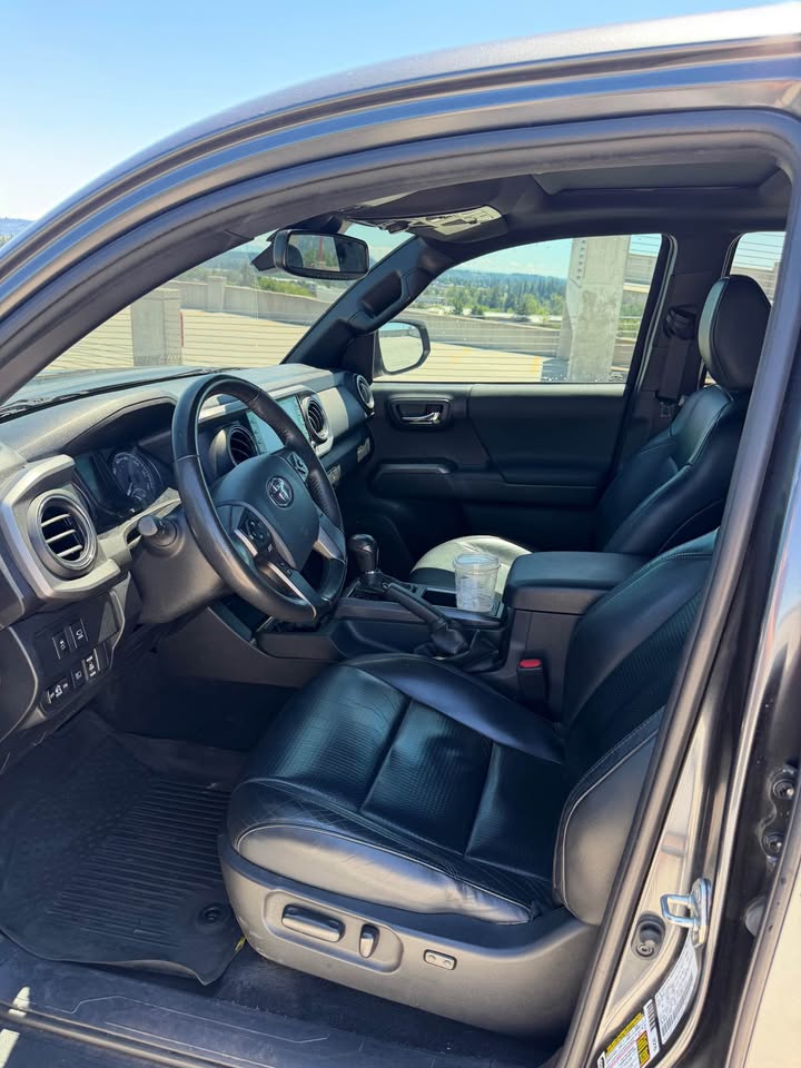 2020 Toyota Tacoma Double Cab · TRD Off-Road Pickup 4D 5 ft in Happy Valley, OR (photo 10) — photo 10