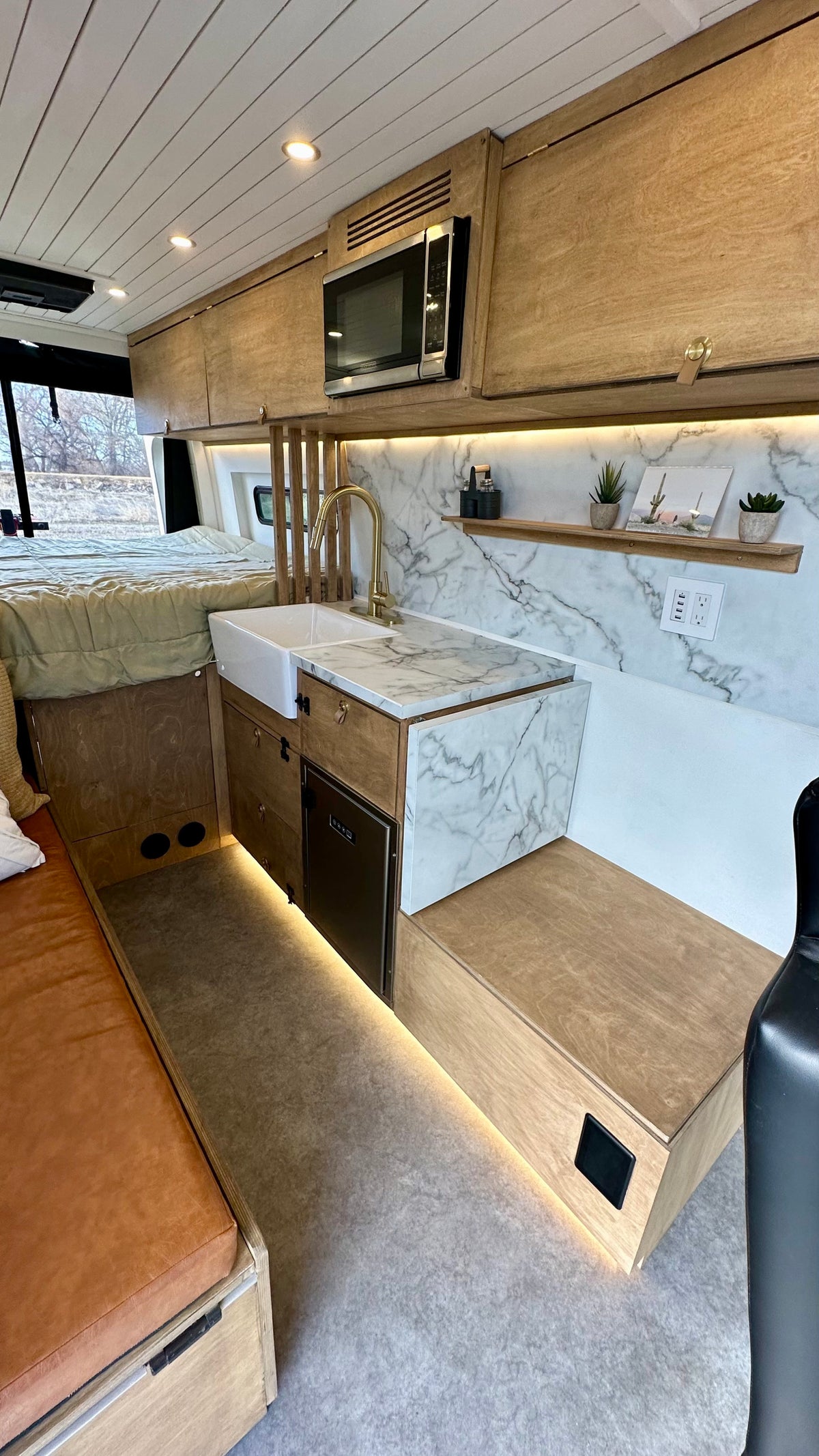 Luxury Mercedes Sprinter 4x4 Campervan “Sully” — photo 15