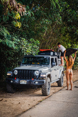 Hawaii adventure with a rugged Jeep Gladiator, roof rack & surfboards. An ideal rv rental for outdoor exploration.